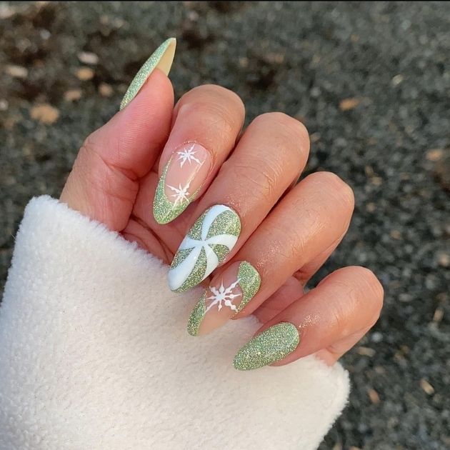 18 Green Christmas Nail Designs For Festive Season